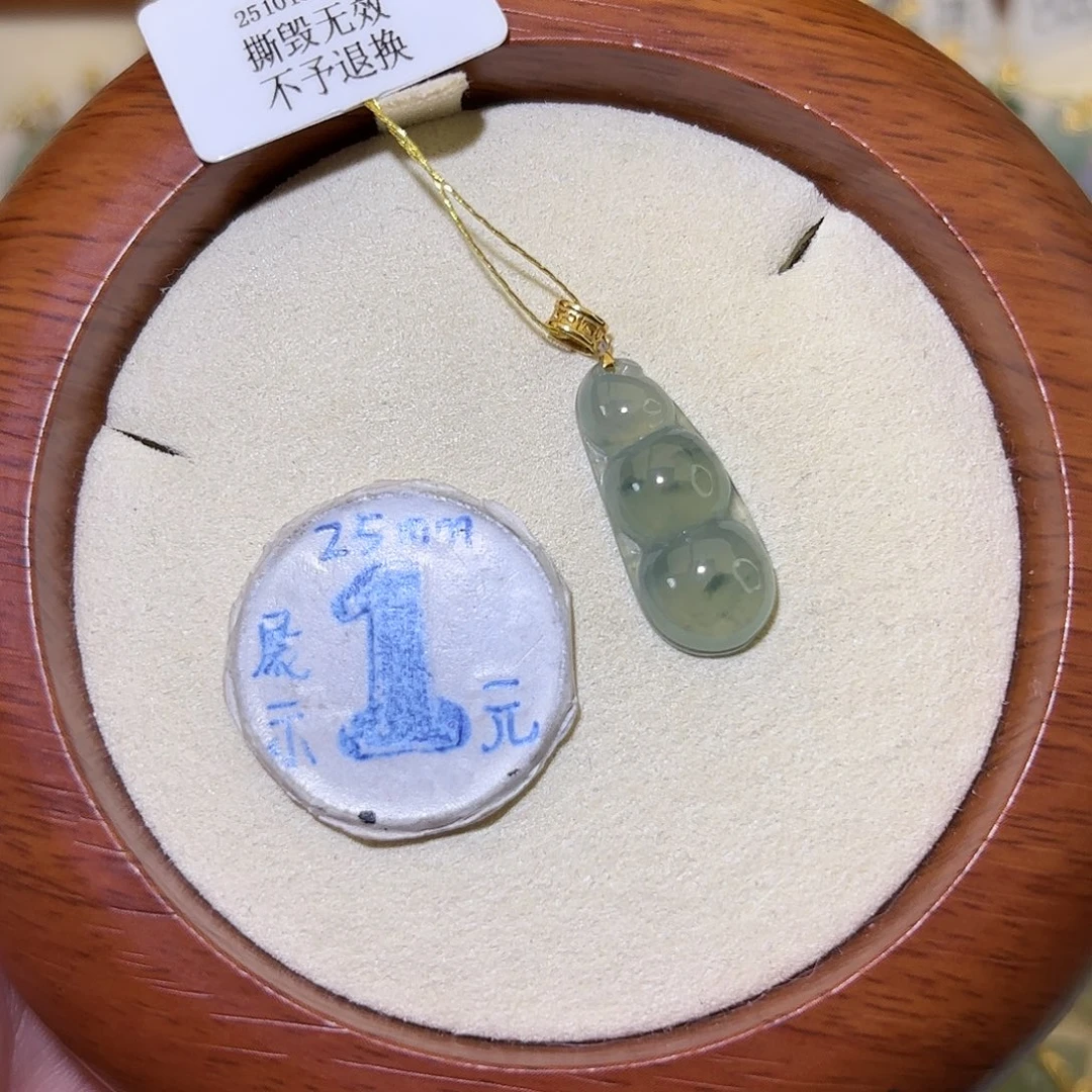 翡翠18K金镶嵌颈饰豆子