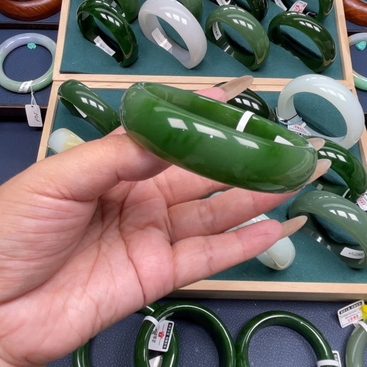 和田玉手镯未镶嵌天***泪