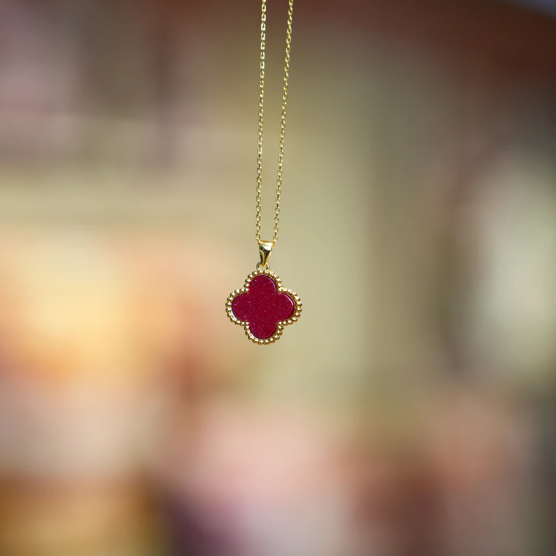 含辰砂工艺品晶粉砂四叶草吊坠（链子s925镀18k）（边框铜镀24k）