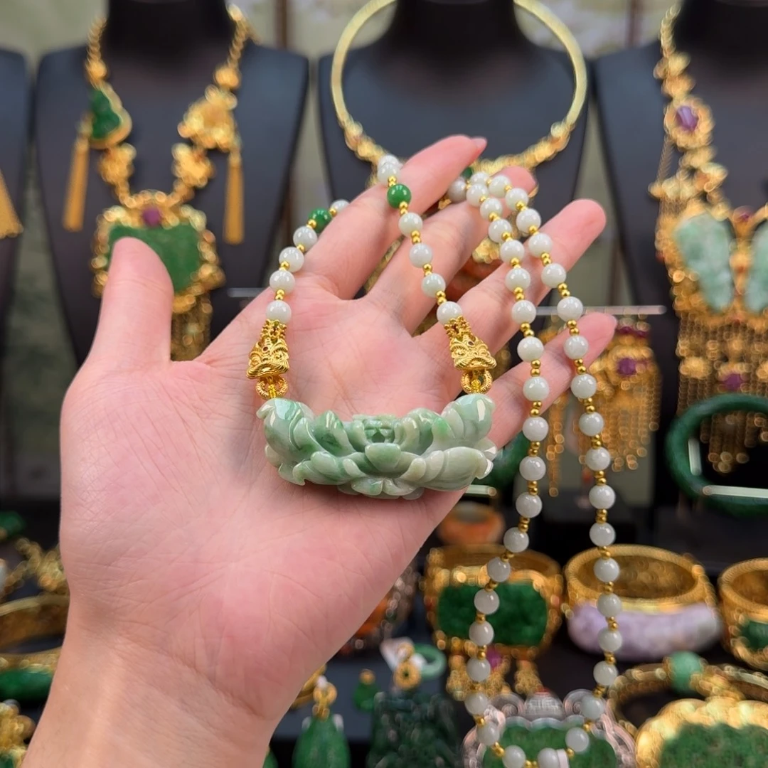 翡翠未镶嵌颈饰炸价套装