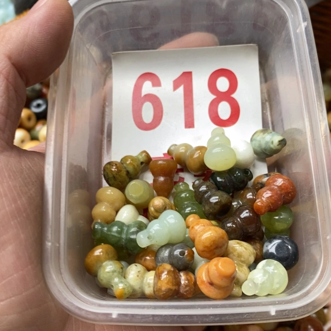 蛇纹石玉挂坠未镶嵌