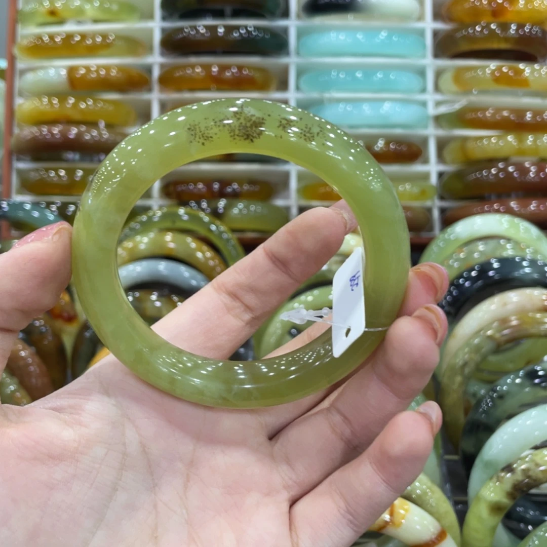 蛇纹石玉未镶嵌手镯