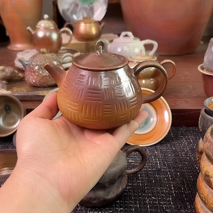 柴烧回纹手雕柴烧壶