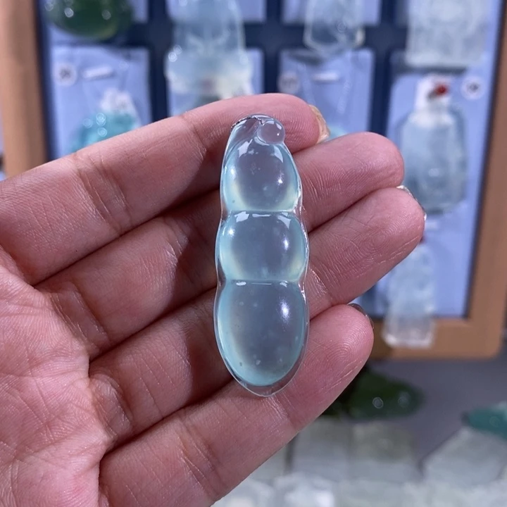 岫玉未镶嵌颈饰吊坠