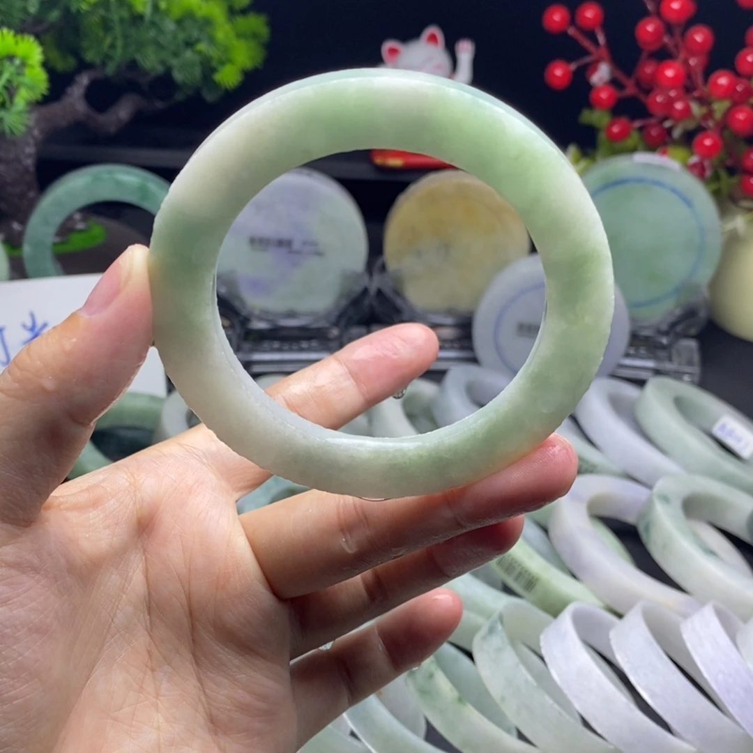未镶嵌手镯定制翡翠
