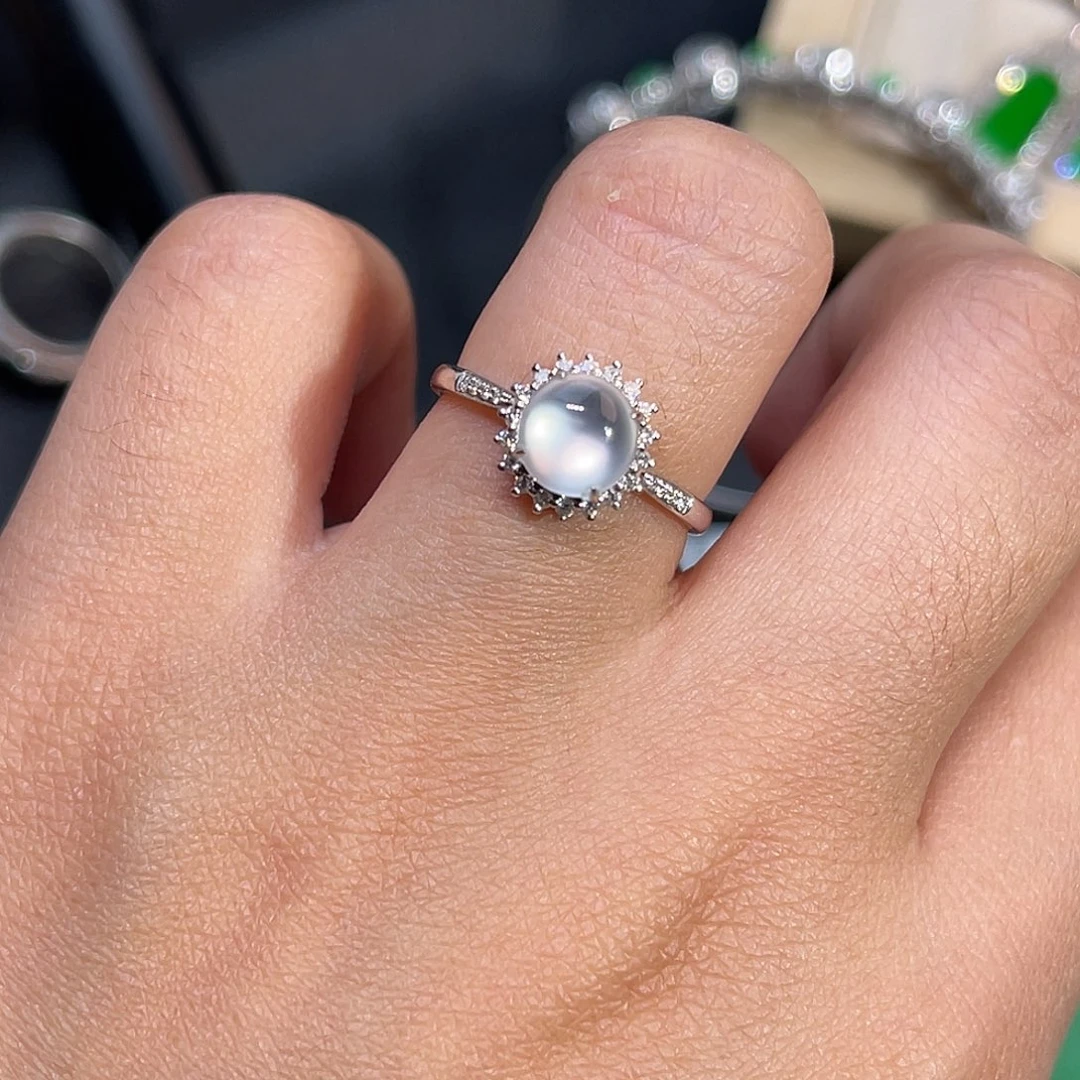 翡翠18K金镶嵌戒指蛋面