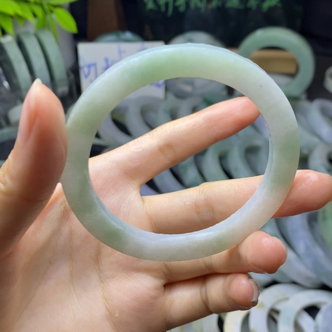 定制翡翠未镶嵌手镯