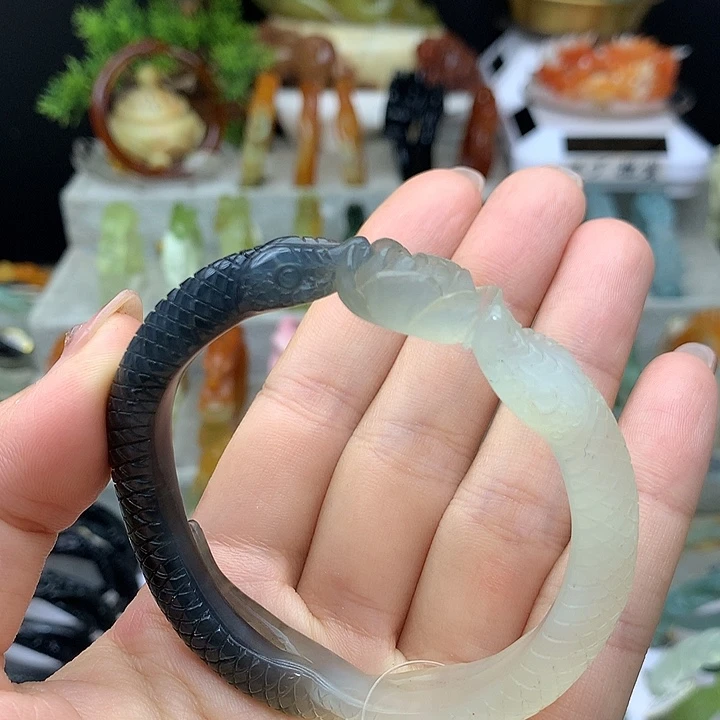蛇纹石玉未镶嵌手镯