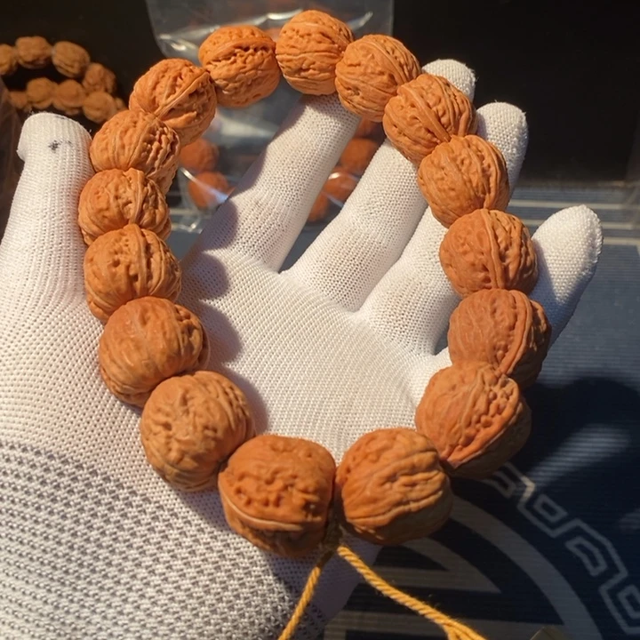 文玩核桃手串……8