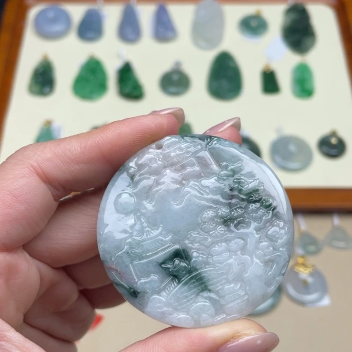 翡翠未镶嵌颈饰山水