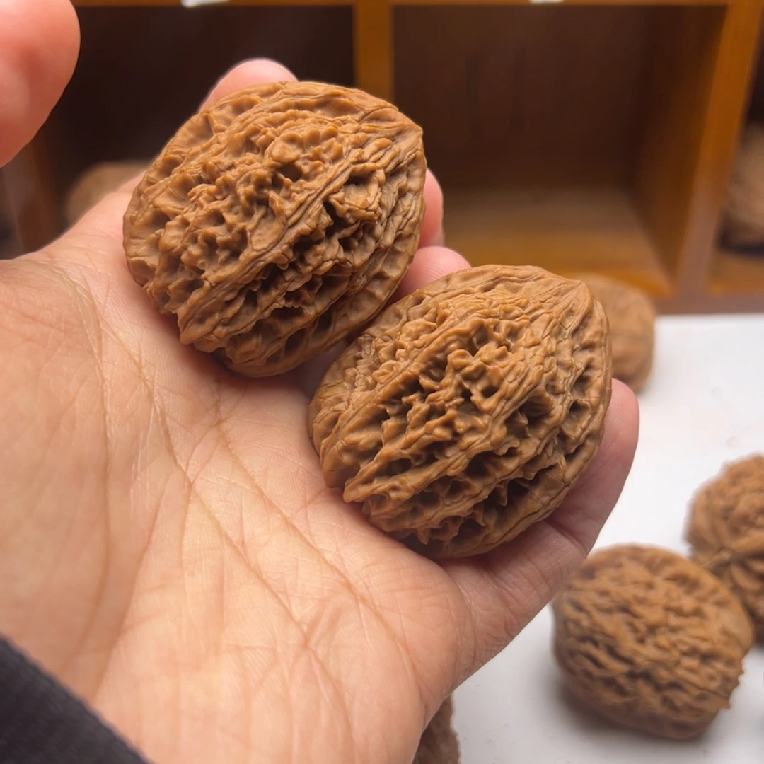 文玩核桃吊坠40全品49.4克九龙筋