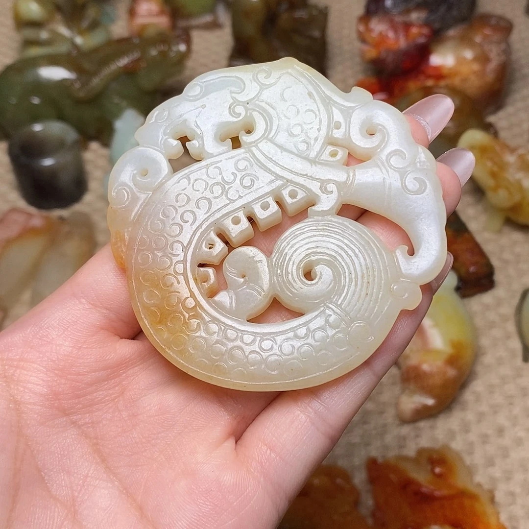 蛇纹石玉未镶嵌颈饰