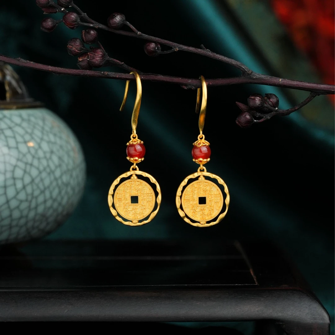 ZOCAI/佐卡伊古法黄金 錾刻山鬼花钱足金耳环 E03031