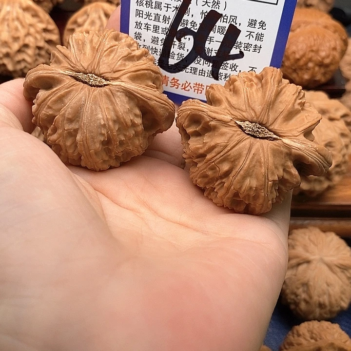 牵***手桃核吊坠白狮子头47
