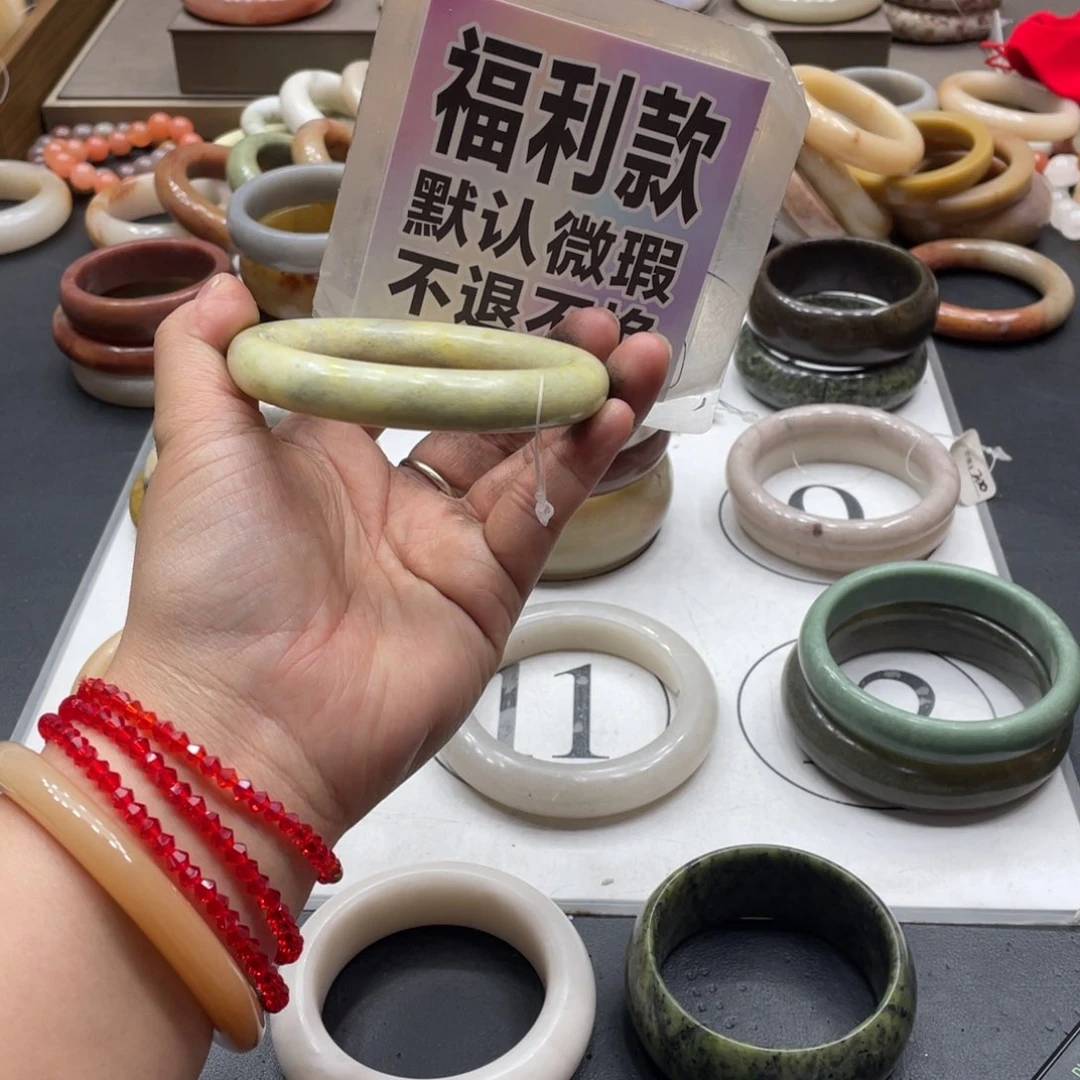 石英质玉手镯未镶嵌你****耀