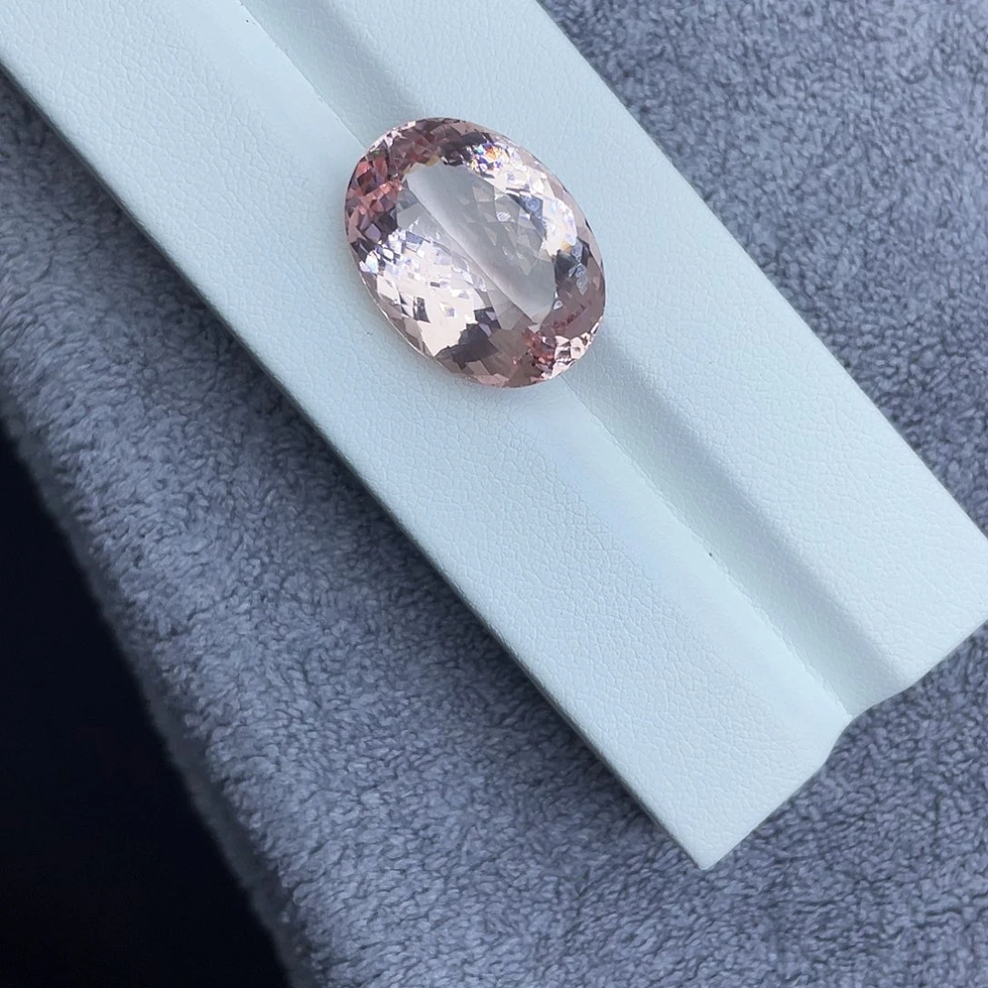 绿柱石（摩根石）裸石15.7Ct。