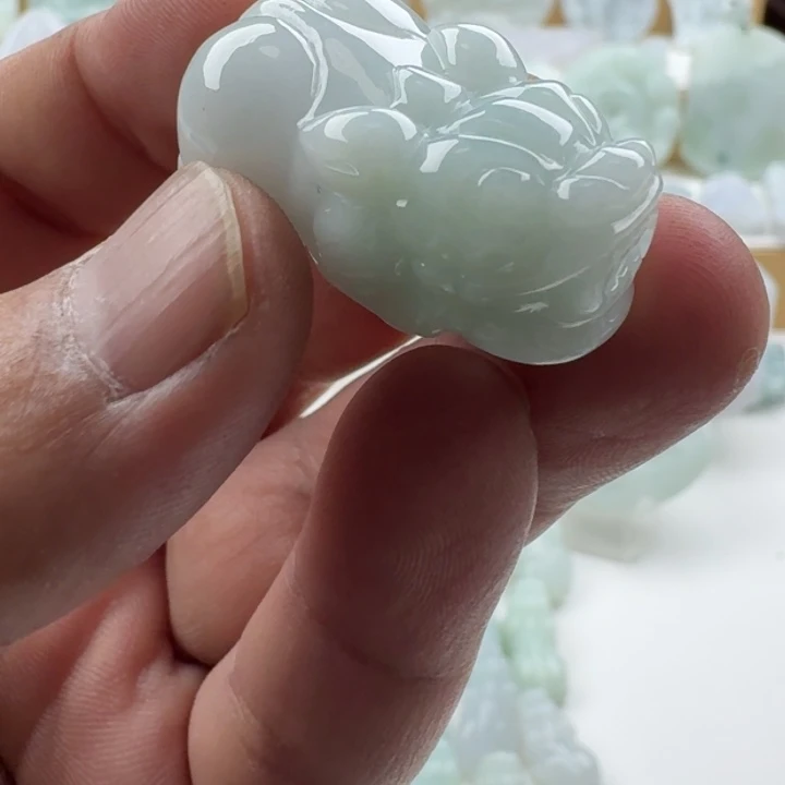 听***浪翡翠未镶嵌颈饰天然缅甸A货翡翠