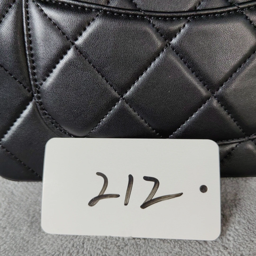 212黑色金扣金饼大mini咩咩包包