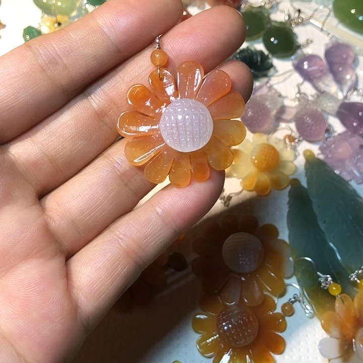 荣***店蛇纹石玉未镶嵌耳环