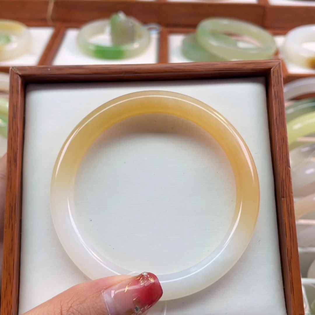 【闪购商品】和田玉手镯未镶嵌58