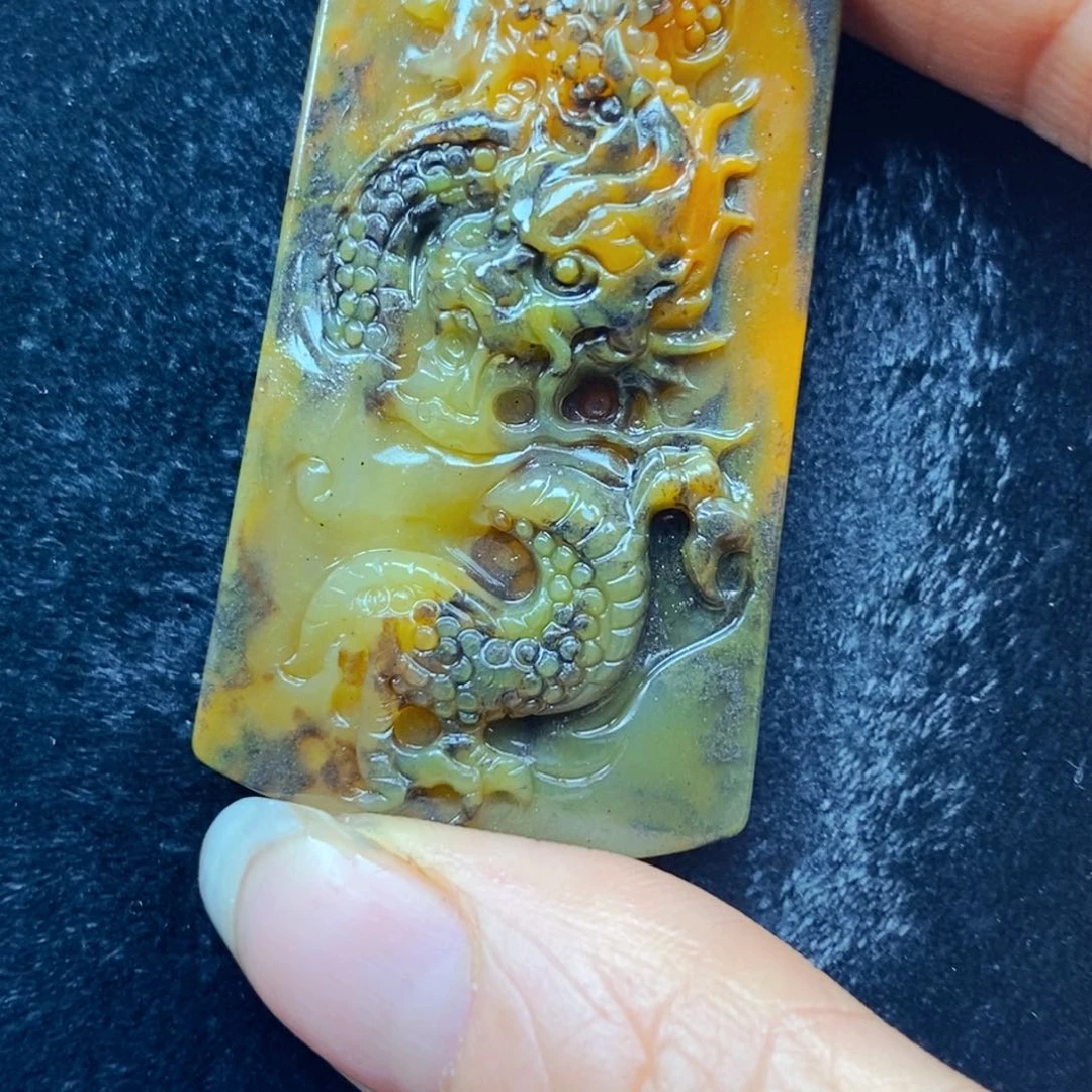 未镶嵌石英质玉（黄龙玉）颈饰