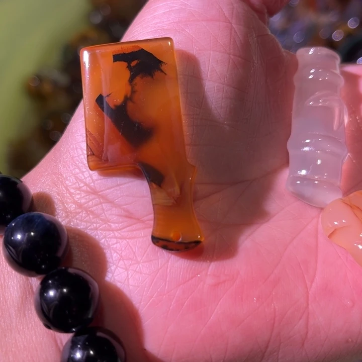 本***足玛瑙/玉髓未镶嵌珠宝奇石