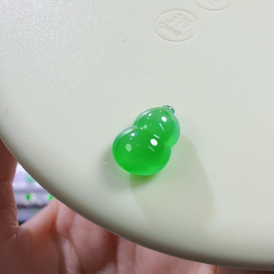 翡翠未镶嵌颈饰葫芦