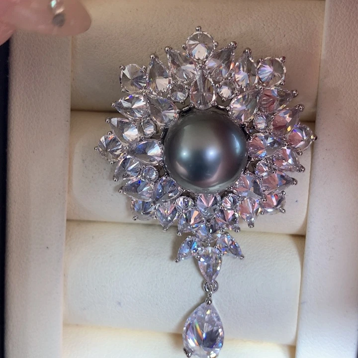 未镶嵌胸饰海水珍珠