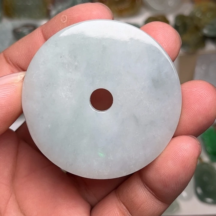 翡翠未镶嵌颈饰平安扣