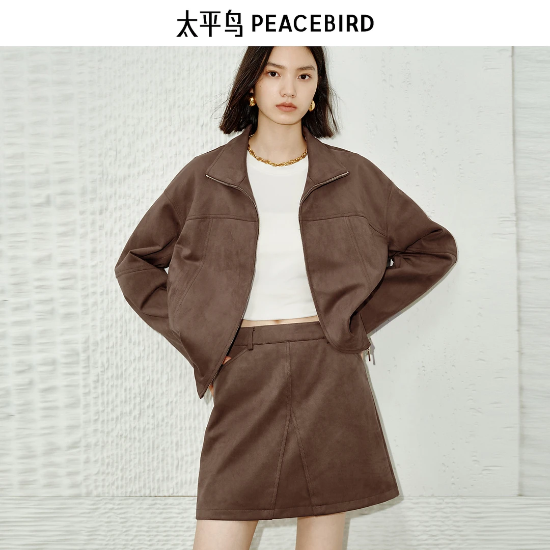 太平鸟黑胶PU外套25新款宽松夹克短廓形棕色皮衣短外套女