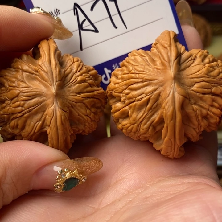 用***4桃核把件全品大粗金虎