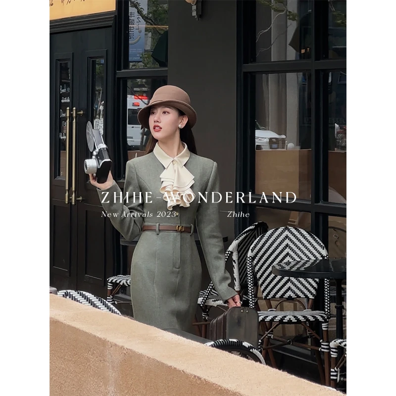 至禾Wonderland【泰晤士河畔】橄榄绿混彩复古羊毛连衣裙YH0231183