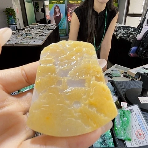 颈饰未镶嵌翡翠一个