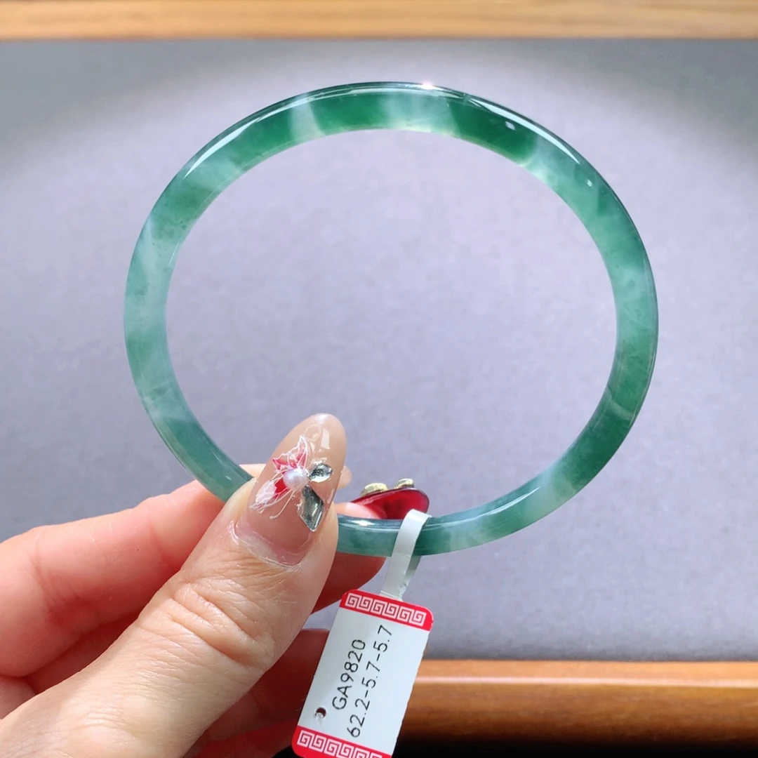 翡翠手镯未镶嵌天然翡翠手镯叮当镯