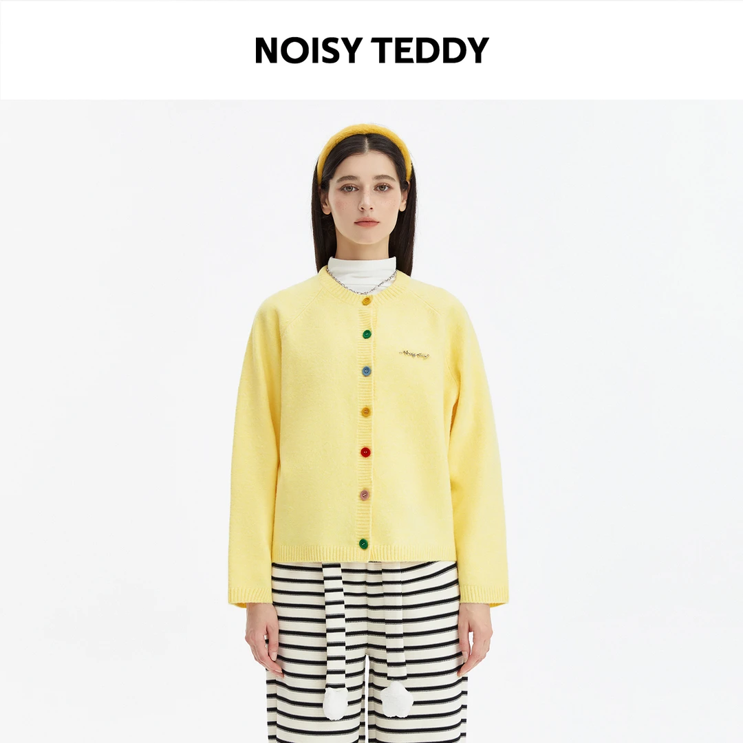NOISY TEDDY设计款糖果色纽扣毛衣开衫金属logo绵羊毛圆领外套女