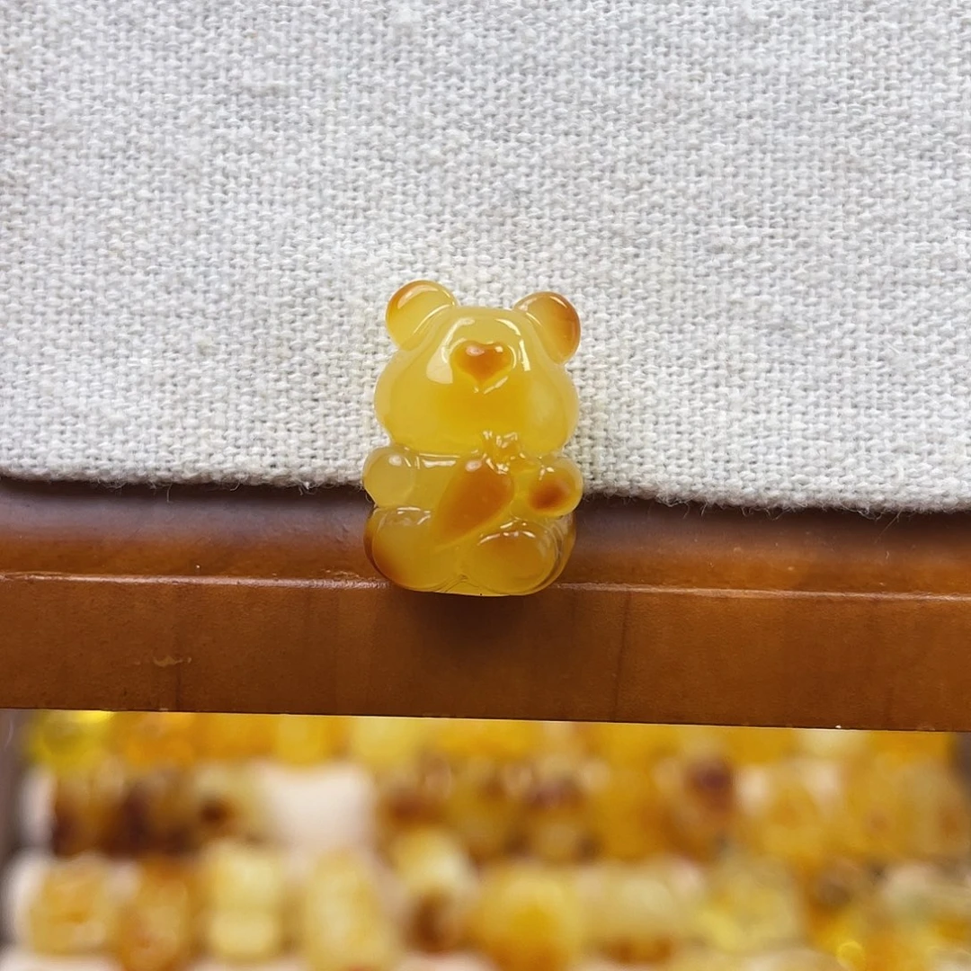 琥珀未镶嵌裸石小熊