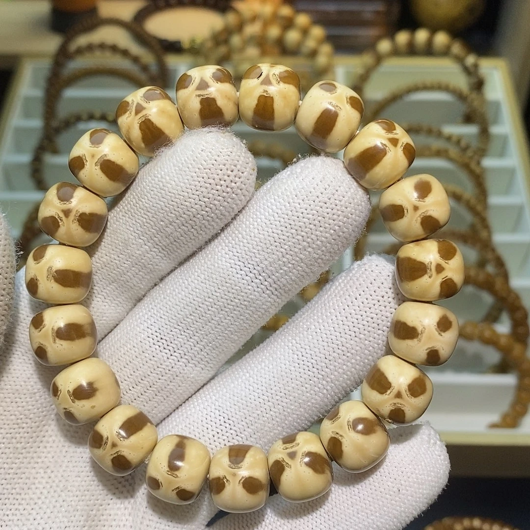 易***缘紫金鼠手串12.3大熊猫