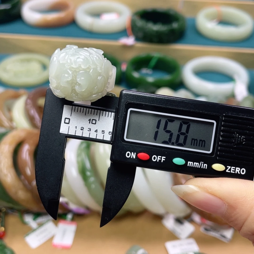 未镶嵌戒指和田玉