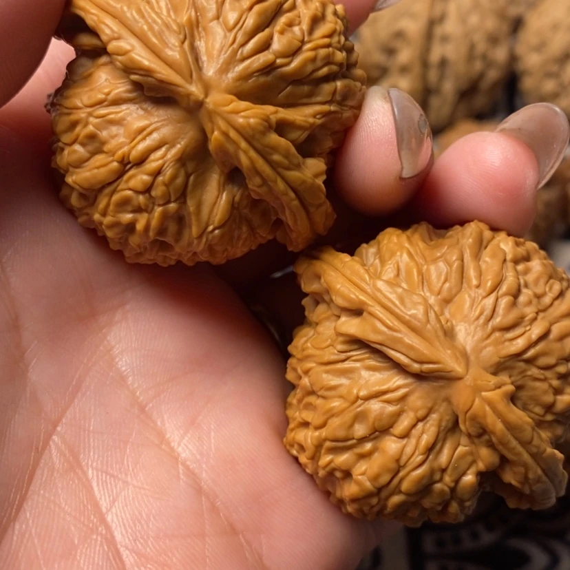 【闪购商品】文玩核桃吊坠心****安白狮子 花