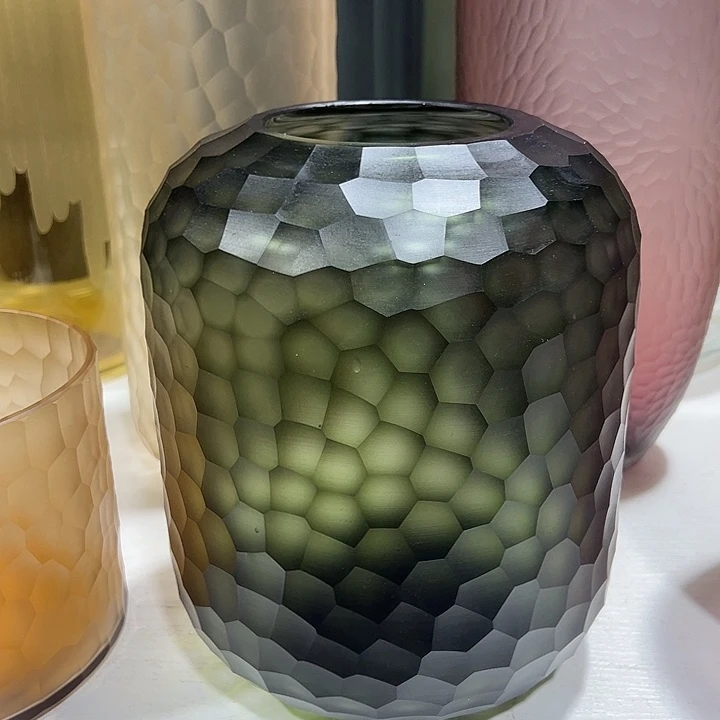 王***惠琉璃手工艺品灰绿色磨刻花瓶花器高25口10