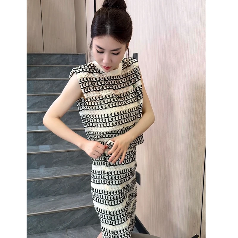 欧洲站时尚减龄套装女夏季镂空蕾丝刺绣圆领无袖背心半身裙两件套