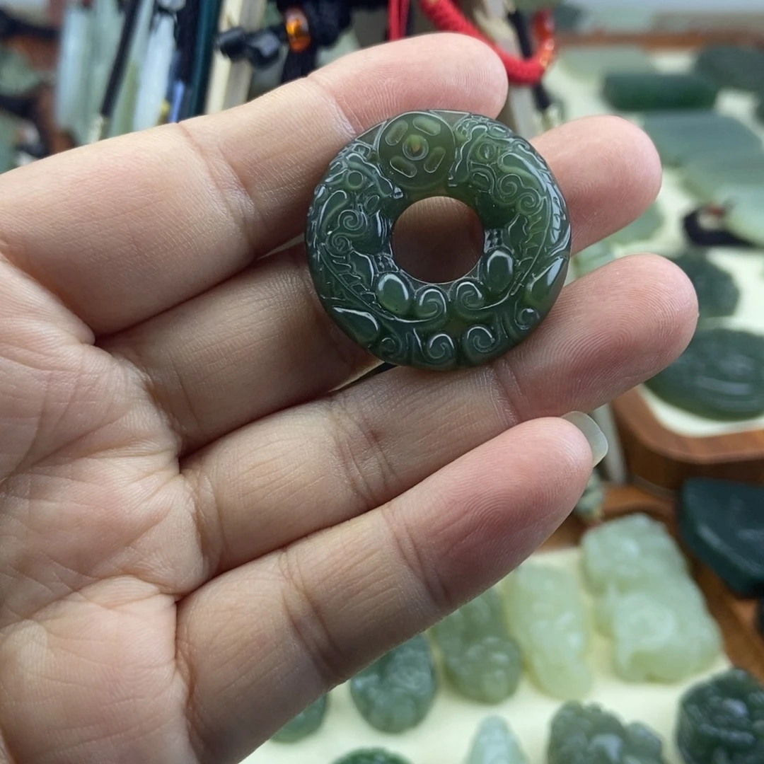 এ***࿐和田玉未镶嵌颈饰