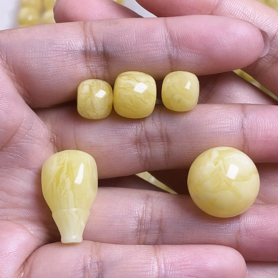 裸石琥珀未镶嵌哆**兜蜜蜡