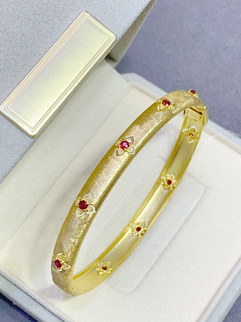 18K金镶嵌天然红宝石手镯满圈款