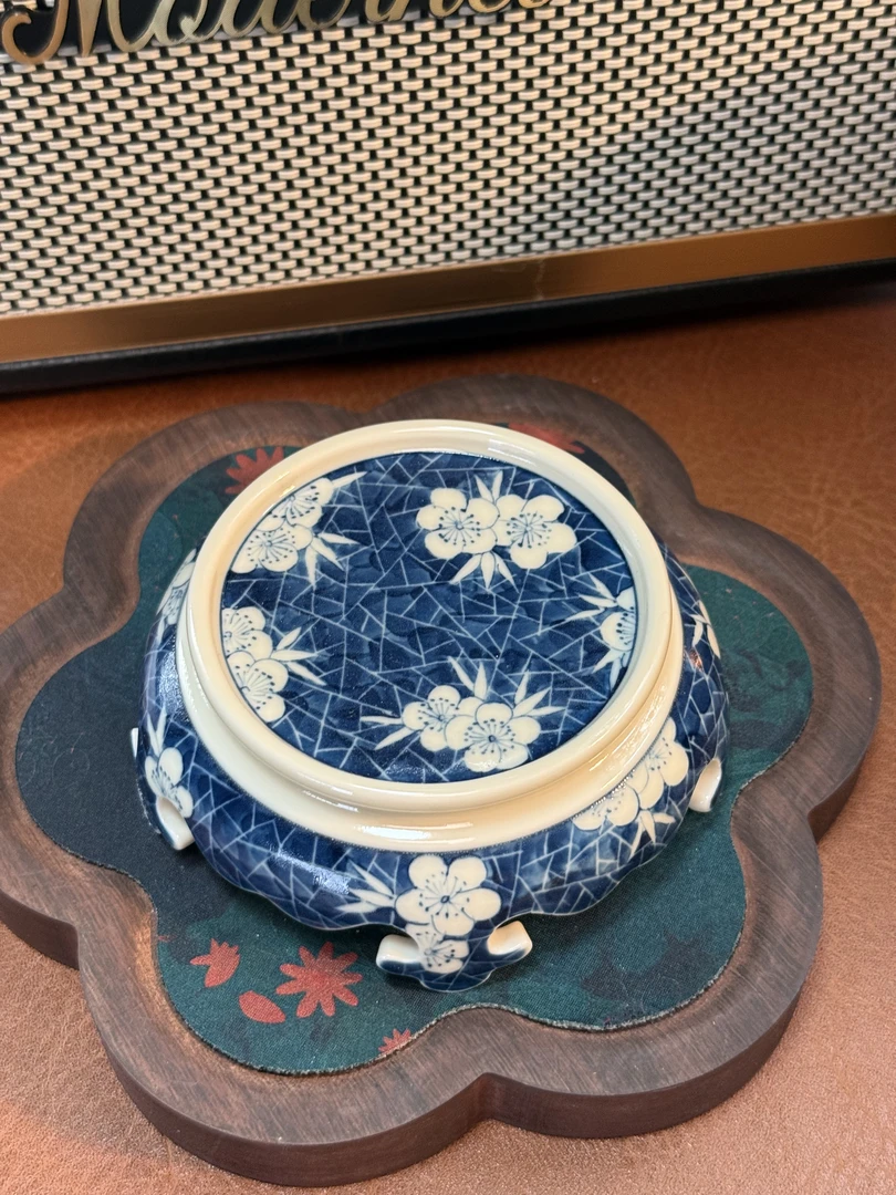 A064景德镇手绘二号釉青花冰梅盖置  8cm