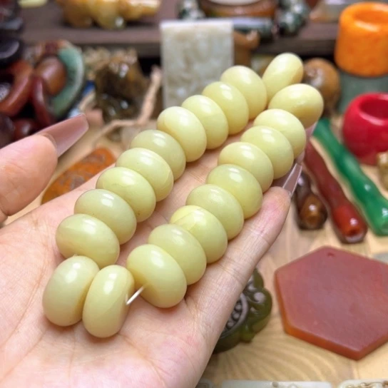 未镶嵌蛇纹石玉颈饰