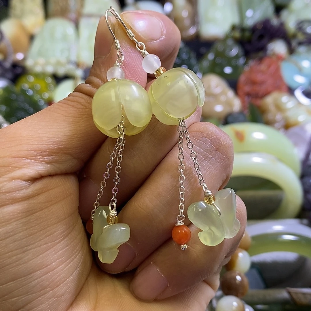 岫玉未镶嵌耳环一对