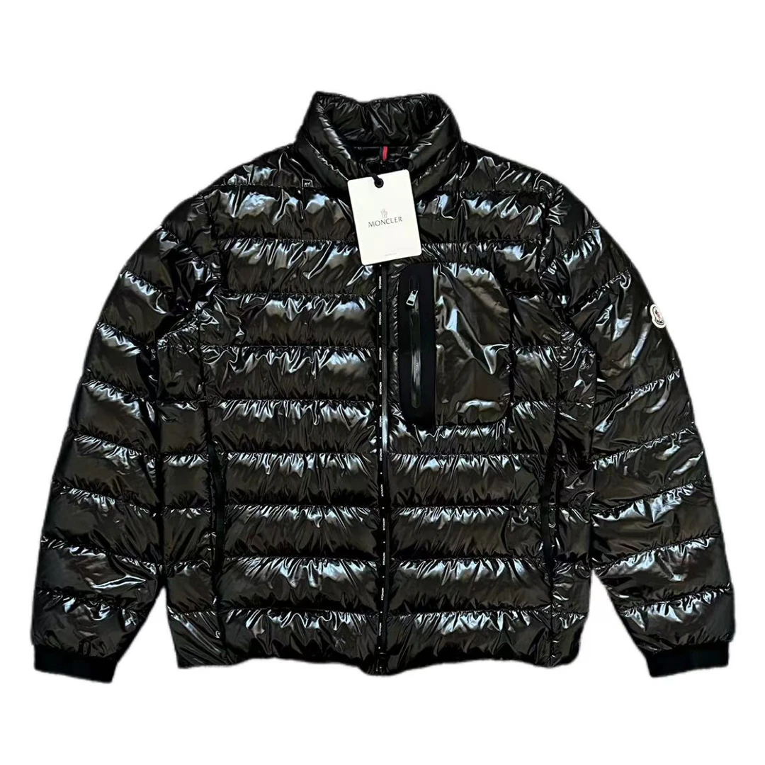 未使用 MONCLER 亮面手臂刺绣logo羽绒服4码