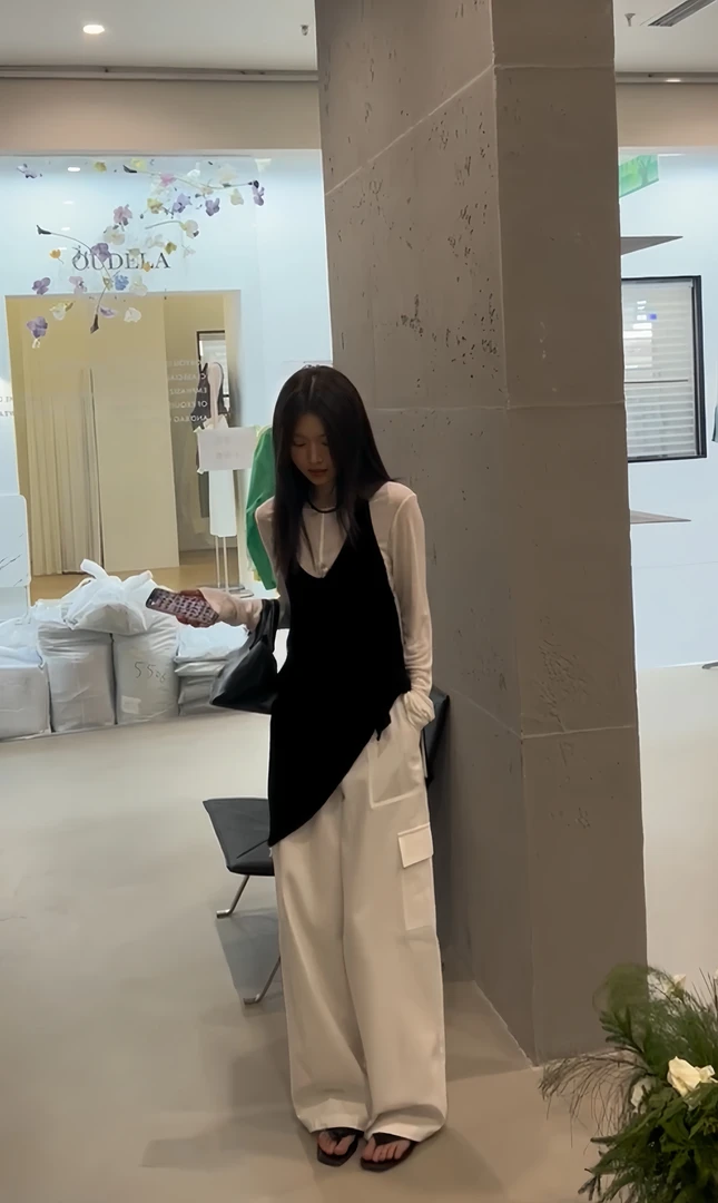 2025新款美式复古叠穿设计不规则背心内搭打底衫松弛感工装裤套装