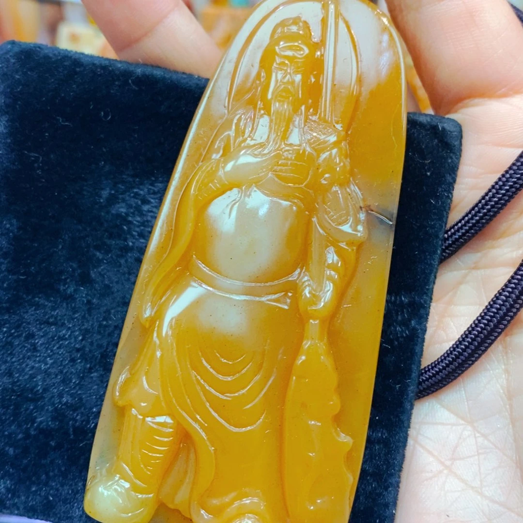 未镶嵌石英质玉（黄龙玉）颈饰